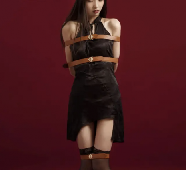   8    LOCKINK 8-Bondage-Straps Restraint Set