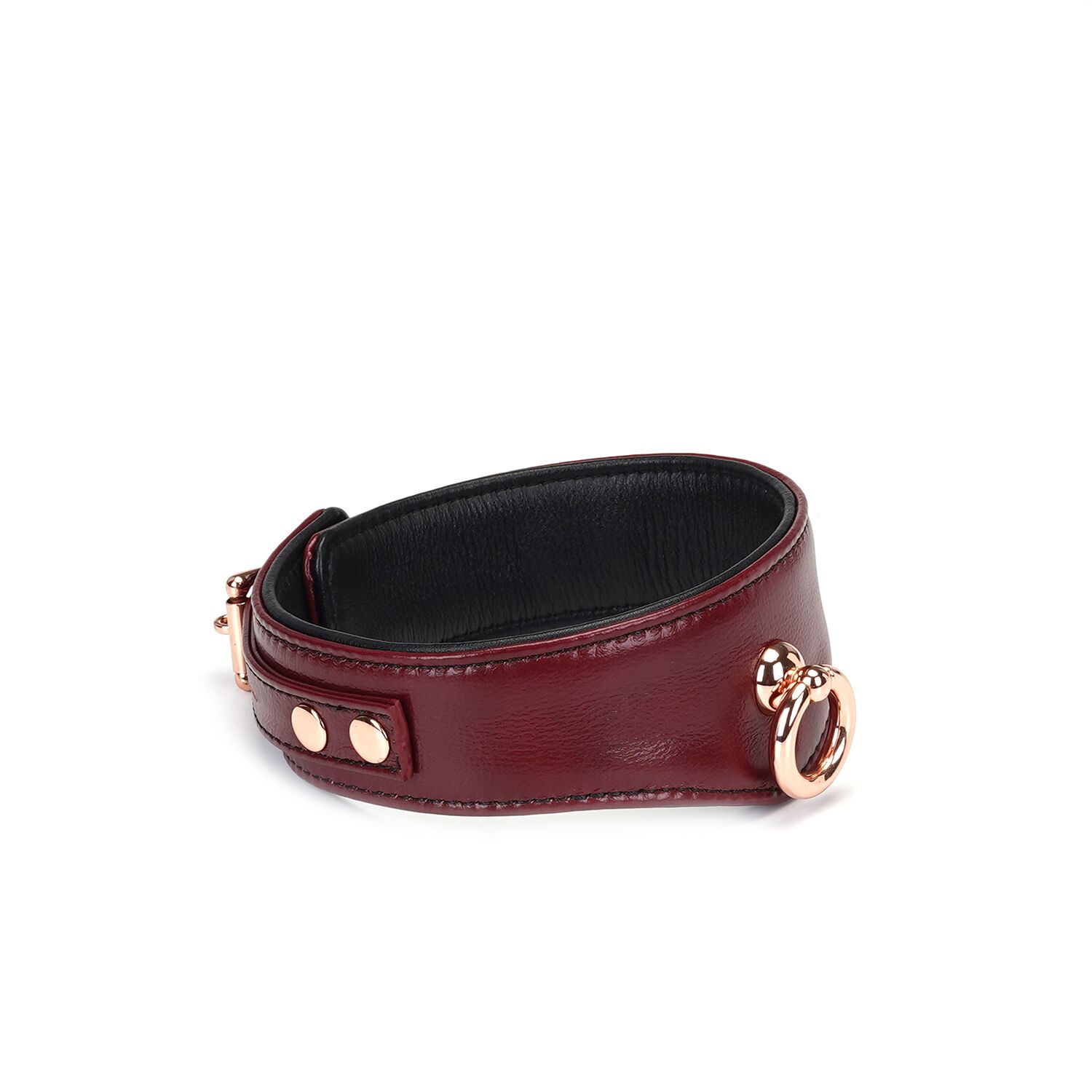 ������� ������� � �������� Liebe Seele Wine Red Curved Collar, �����-��������